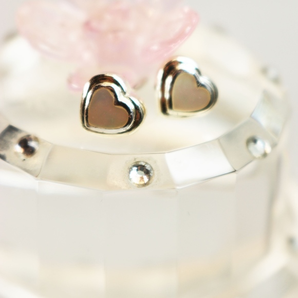 💝 Mother of Pearl Sterling Silver Heart Studs 💞 - Picture 7 of 8